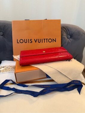 🔥Louis Vuitton International Wallet in Monogram Vernis reads TH0062🔥